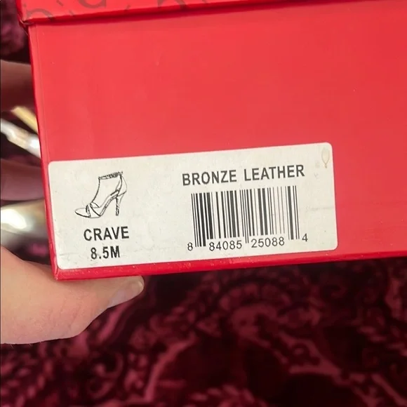 GUESS Gold Women's T-Strap Heels Vintage Y2K 8.5M - Picture 8 of 8